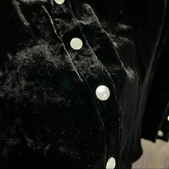 '💙2/$40💙Simplicity Velvety Button Up Top Size Large - Picture 10 of 14